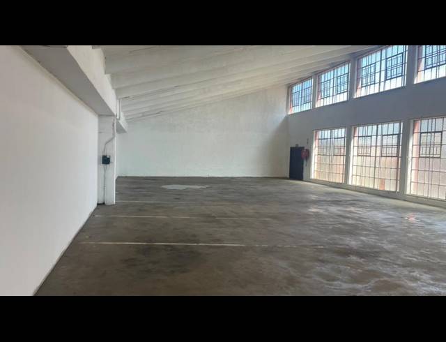 2,100M² WAREHOUSE TO LET IN PARAMOUNT ESTATE